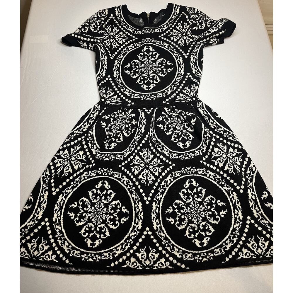 Romeo and Juliet Couture Black And White Pleated Damask Sweater Dress Women’s XS